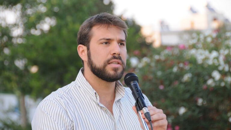 Δημοτική Αρχή Πετρούπολης: «Απαράδεκτη η νέα επέκταση της χωματερής – Οι ζωές μας δεν είναι για τα σκουπίδια»