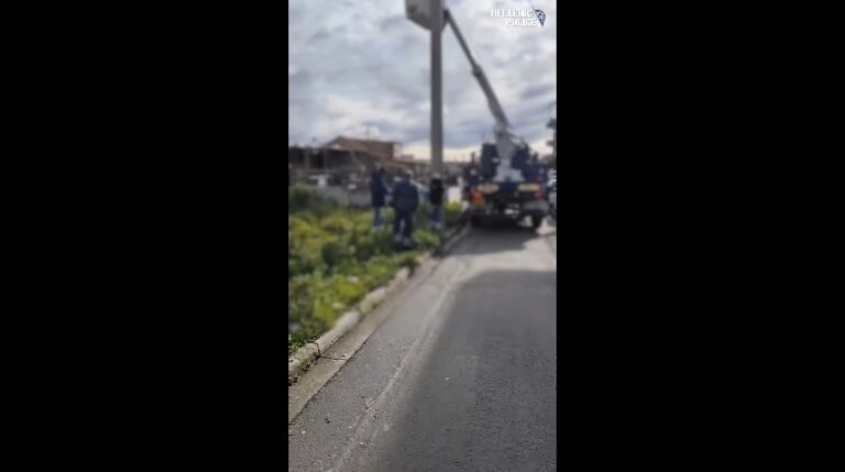 Καλώδια 520 μέτρων που χρησιμοποιούνταν για ρευματοκλοπές ξήλωσε η ΕΛ.ΑΣ. σε Άνω Λιόσια και Μενίδι (video) – 12 συλλήψεις