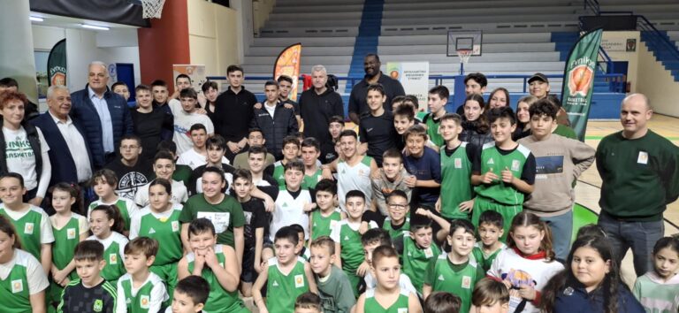 Σχορτσιανίτης και Καλαϊτζής κοντά στους μικρούς αθλητές του “Εύνικου” στα Άνω Λιόσια