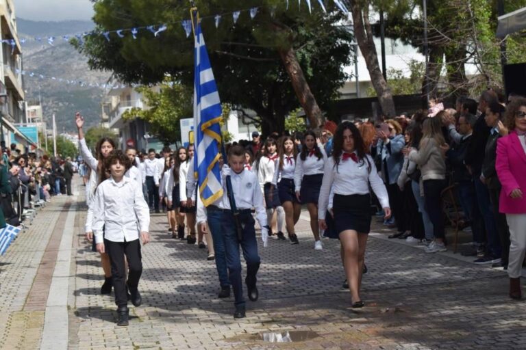 Λαμπρός εορτασμός της 25ης Μαρτίου στα Άνω Λιόσια με μεγάλη συμμετοχή στην παρέλαση