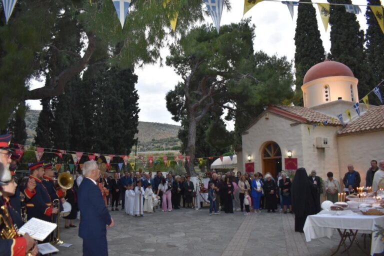 Ευλάβεια και κατάνυξη στη Λιτάνευση του Ιστορικού Ιερού Ναού του Αγίου Ιωάννη Θεολόγου Άνω Λιοσίων