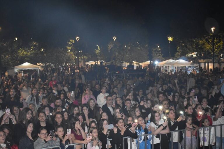 Μεγάλη συμμετοχή και έντονο παραδοσιακό χρώμα στις εκδηλώσεις για τους Πολιούχους Αγίους Κωνσταντίνο και Ελένη στα Άνω Λιόσια