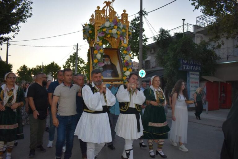 Μεγαλοπρέπεια και πλήθος πιστών στη λιτάνευση της εικόνας του Αγίου Παϊσίου του αγιορείτη στη Ζωφριά
