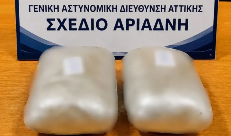 Πιάνει τόπο η αστυνόμευση στα λεωφορεία – Συνελήφθη 40χρονη με ένα κιλό ηρωίνης πάνω της σε στάση λεωφορείου στα Άνω Λιόσια
