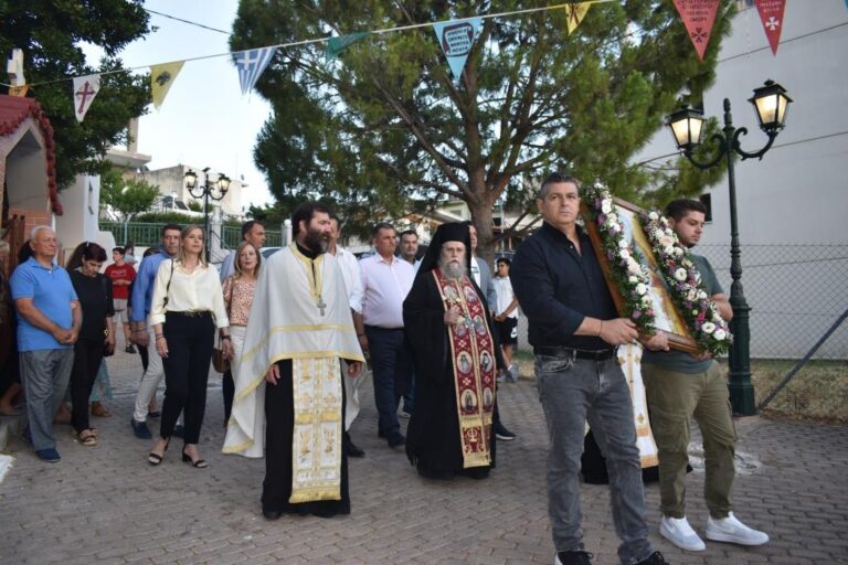 Κατάνυξη, ευλάβεια και πλήθος πιστών στην λιτάνευση της εικόνας του Αγίου Πέτρου Φυλής
