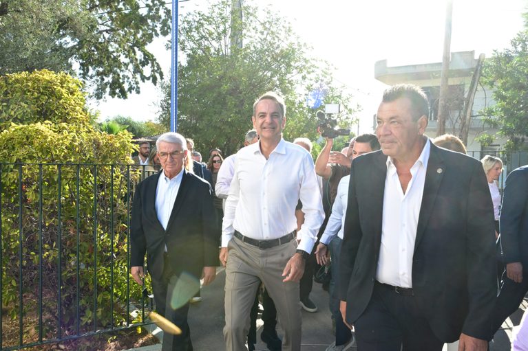 Στο 2ο δημοτικό σχολείο Άνω Λιοσίων ο Κυριάκος Μητσοτάκης για τον Αγιασμό – Μια επίσκεψη με ιδιαίτερο συμβολισμό (video)